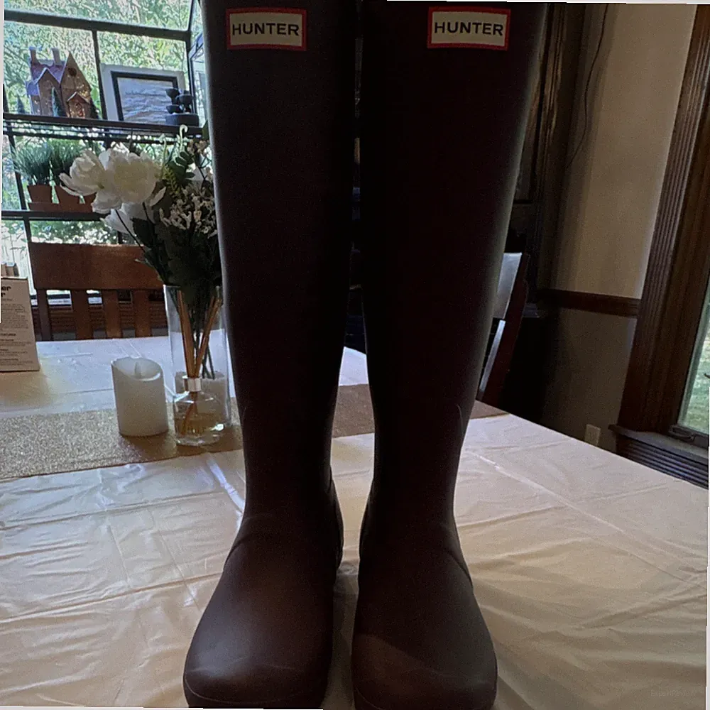 Hunter Women’sBurgundy Knee High Waterproof Rain Boots Size 9 Pull On Rubber