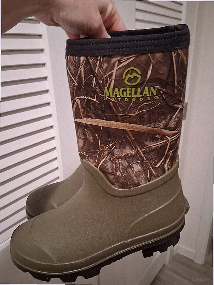 Magellan youth boots. Brand New. Never been worn Magellan boots. Size Youth 6D.