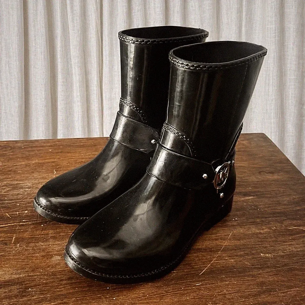 Michael Kors Collection Men’s Size 8 Black Mid-Calf Rain Boots Buckle